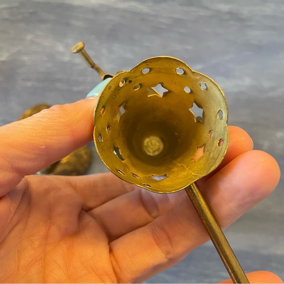 👼3 Angels ~1 sits on ledge, 1 laying down & 1 candle snuffer👼 brass & copper - Picture 10 of 12